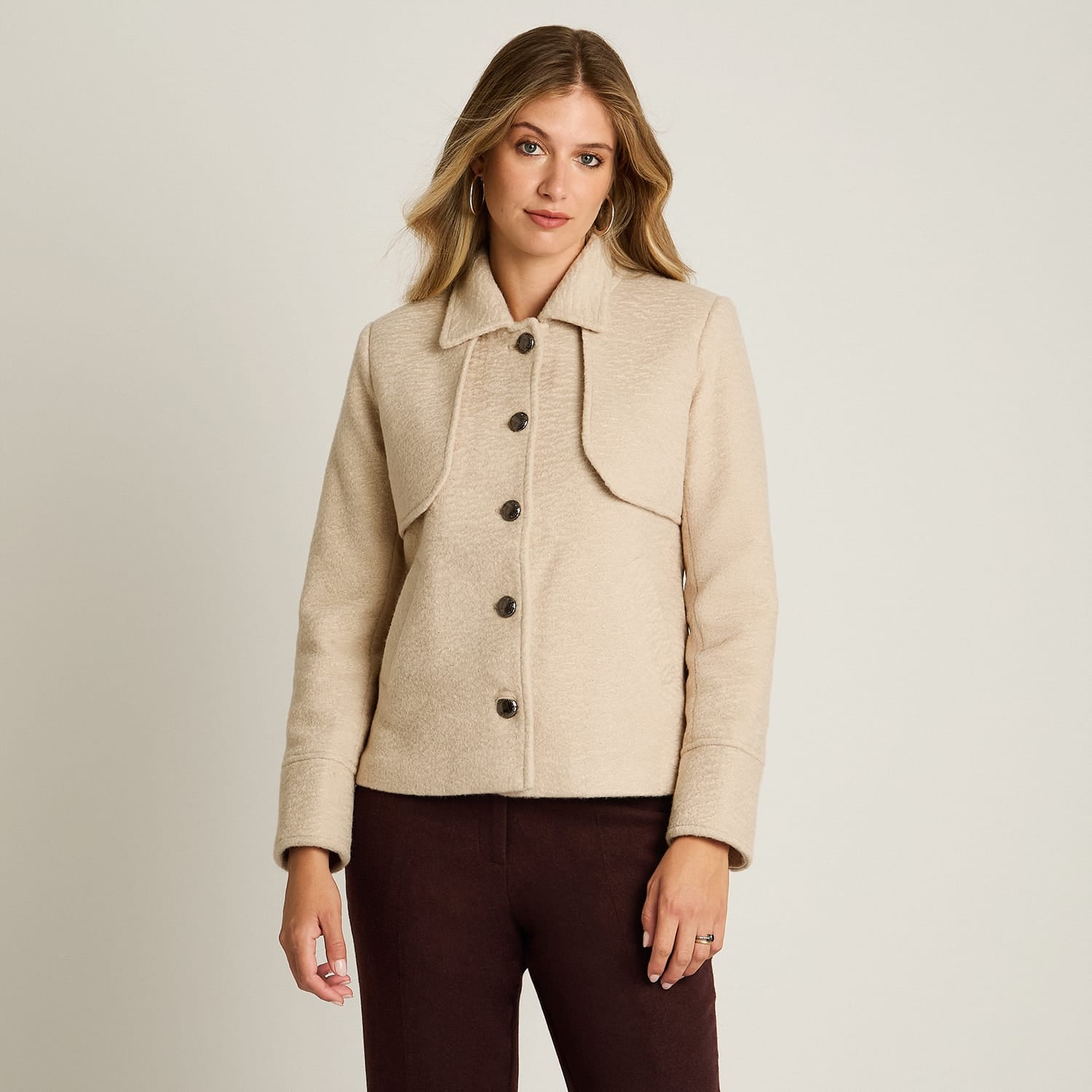 Chaqueta Beige Manga Larga Elasticidad Nula Con Forro Calce Normal Tela Plano